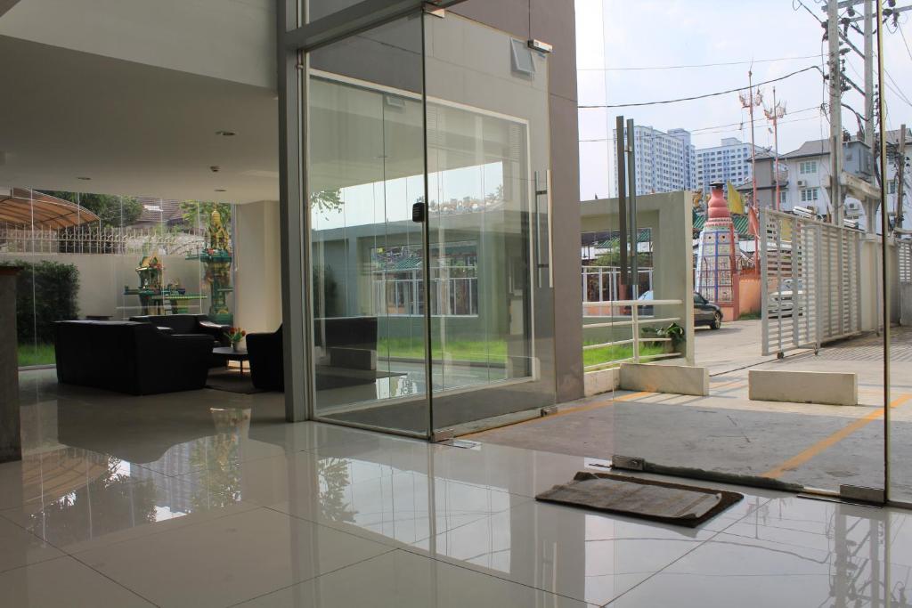 Utd Apartments Sukhumvit Ban Khlong Nang Li Eksteriør billede